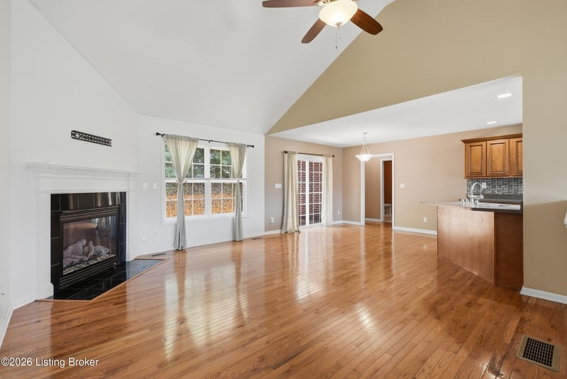 8500 Saurel Dr, Louisville, KY 40242