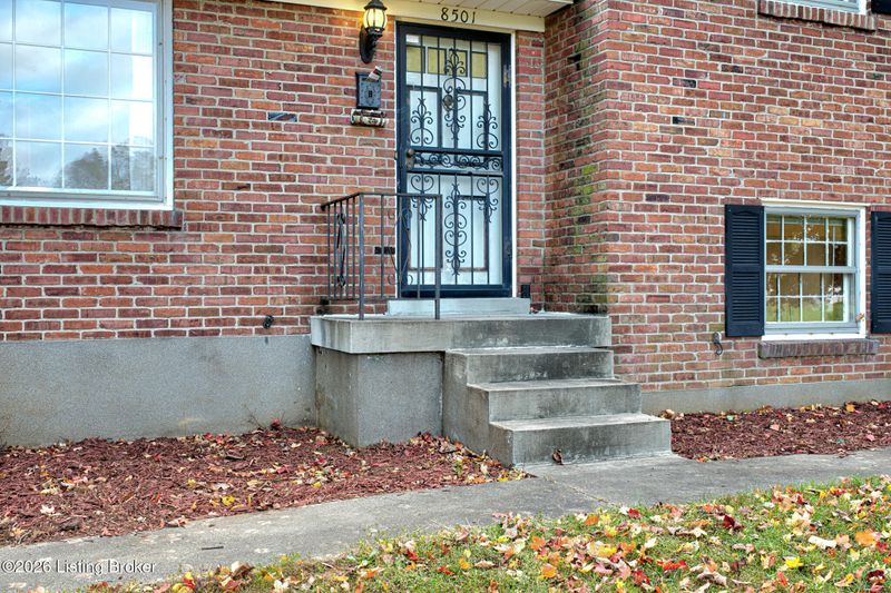 8501 Eula Rd, Louisville, KY 40219