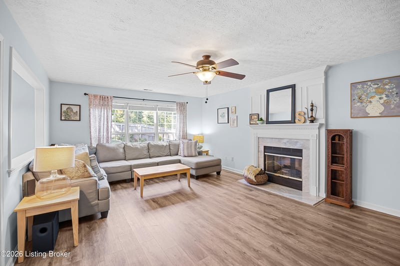 8504 Long Rifle Ct, Louisville, KY 40228
