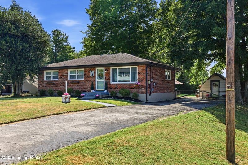 8506 Glaser Ln, Louisville, KY 40291