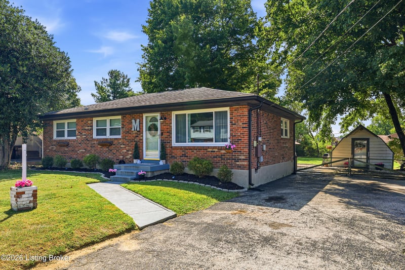 8506 Glaser Ln, Louisville, KY 40291