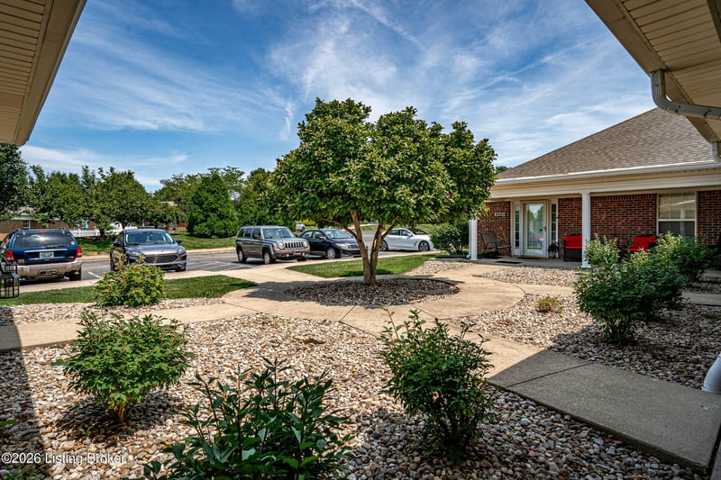 8509 Applegate Village Dr, Louisville, KY 40219