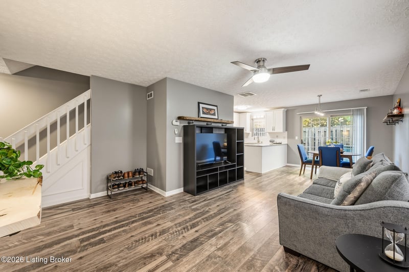 8512 Grand Neptune Dr, Louisville, KY 40228