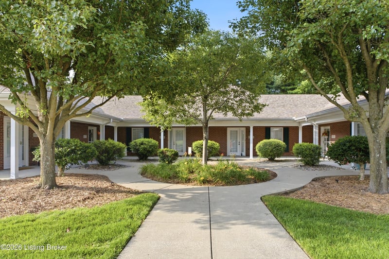 853 Garden Pointe Dr, Simpsonville, KY 40067