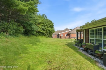 853 Garden Pointe Dr, Simpsonville, KY 40067