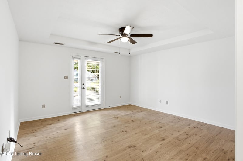 853 Garden Pointe Dr, Simpsonville, KY 40067