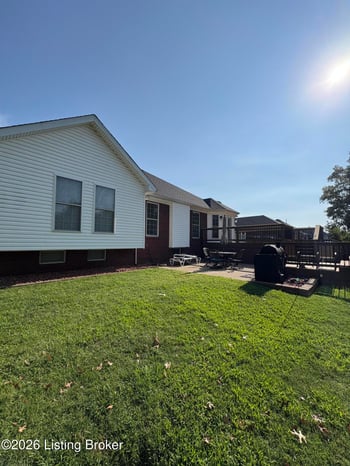 853 Shady Brook Ln, Louisville, KY 40229