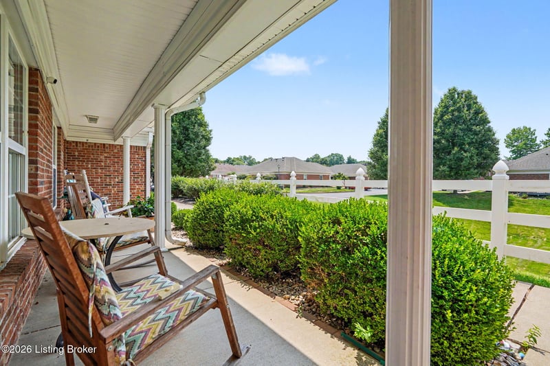 8537 Applegate Village Dr, Louisville, KY 40219