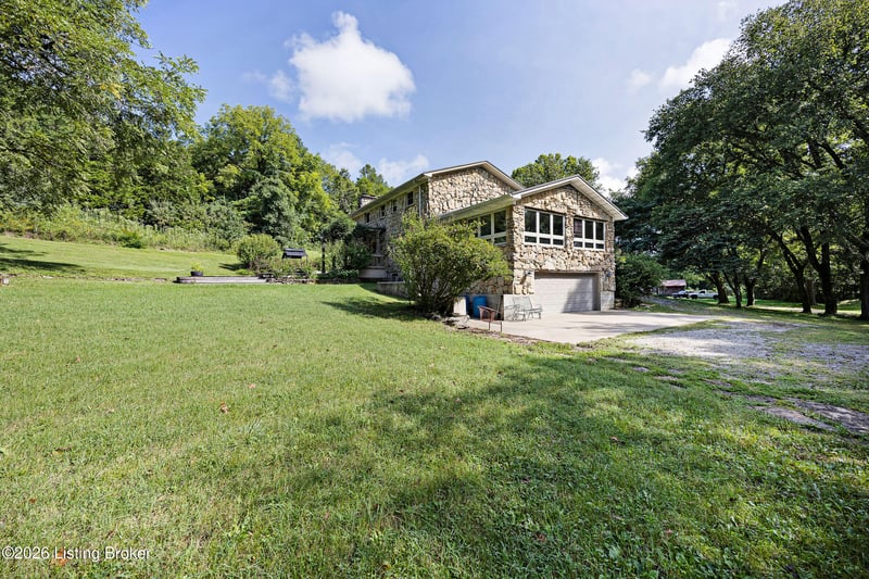 857 Overhill Dr, Shepherdsville, KY 40165