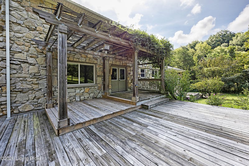 857 Overhill Dr, Shepherdsville, KY 40165