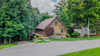 860 Spring Shores Ln, Falls Of Rough, KY 40119