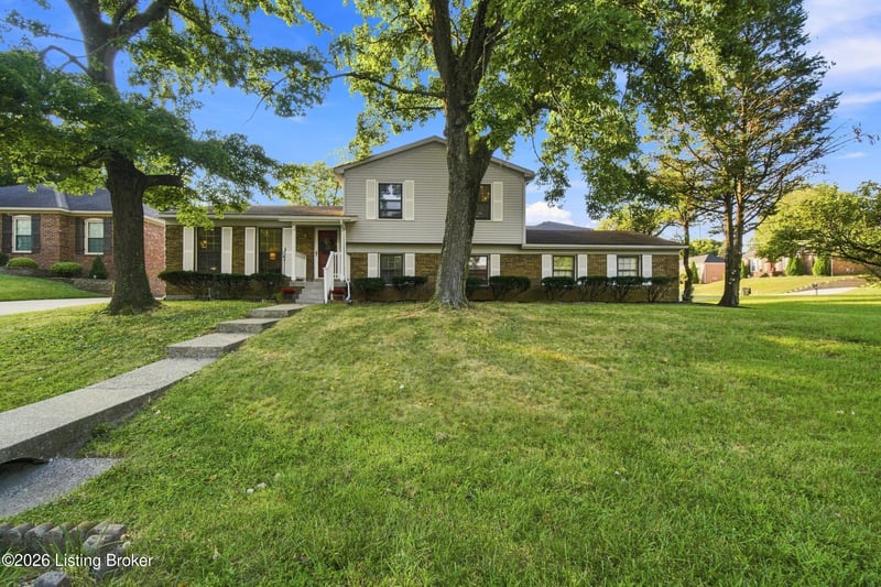 8600 Chipstone Ct, Louisville, KY 40299