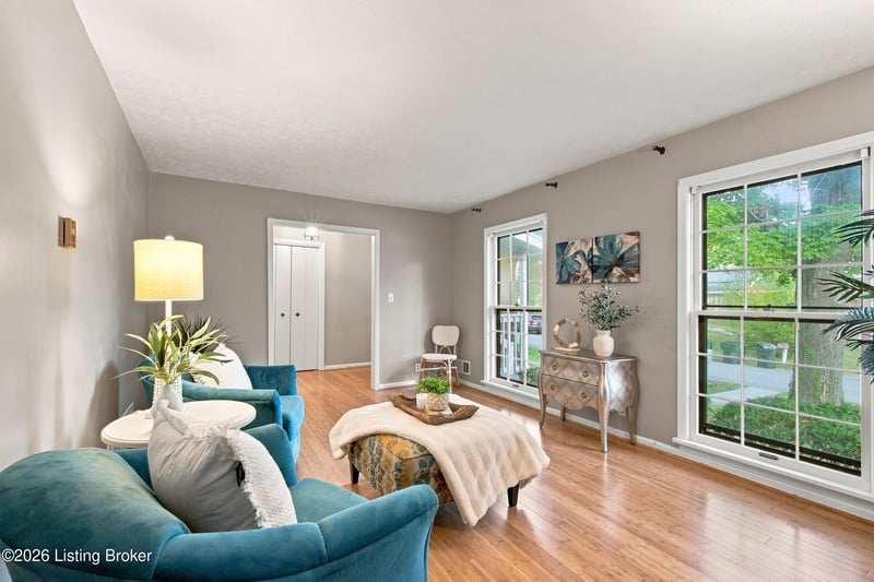 8600 Chipstone Ct, Louisville, KY 40299