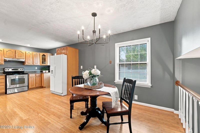 8600 Chipstone Ct, Louisville, KY 40299