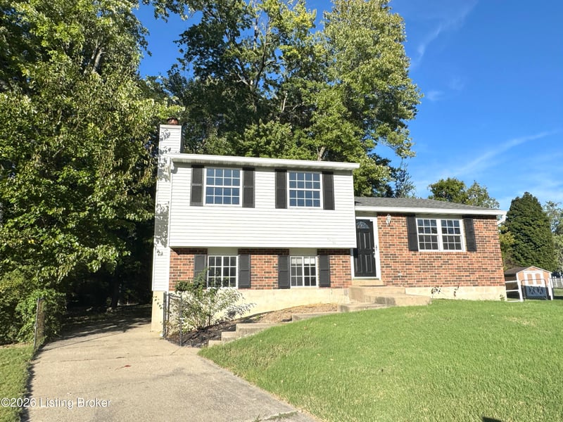 8600 Montrie Ct, Louisville, KY 40219