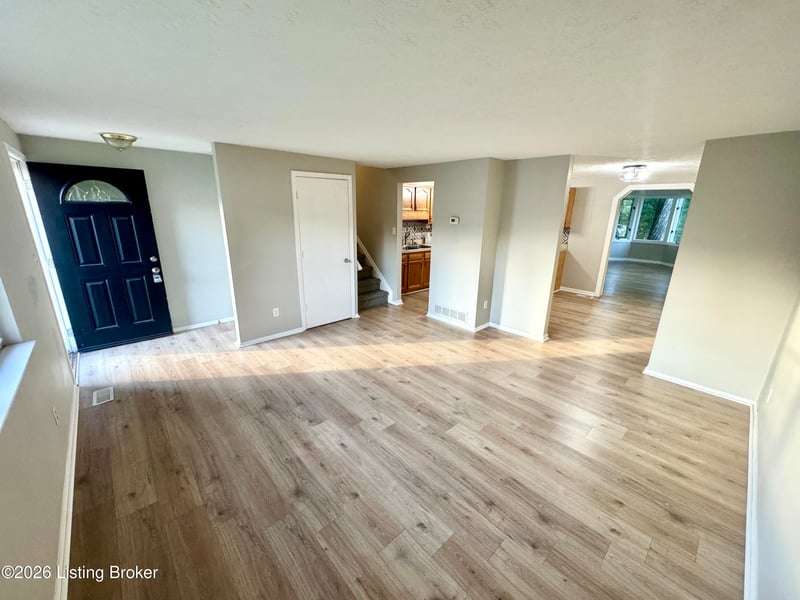 8600 Montrie Ct, Louisville, KY 40219