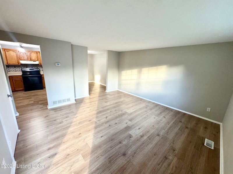 8600 Montrie Ct, Louisville, KY 40219