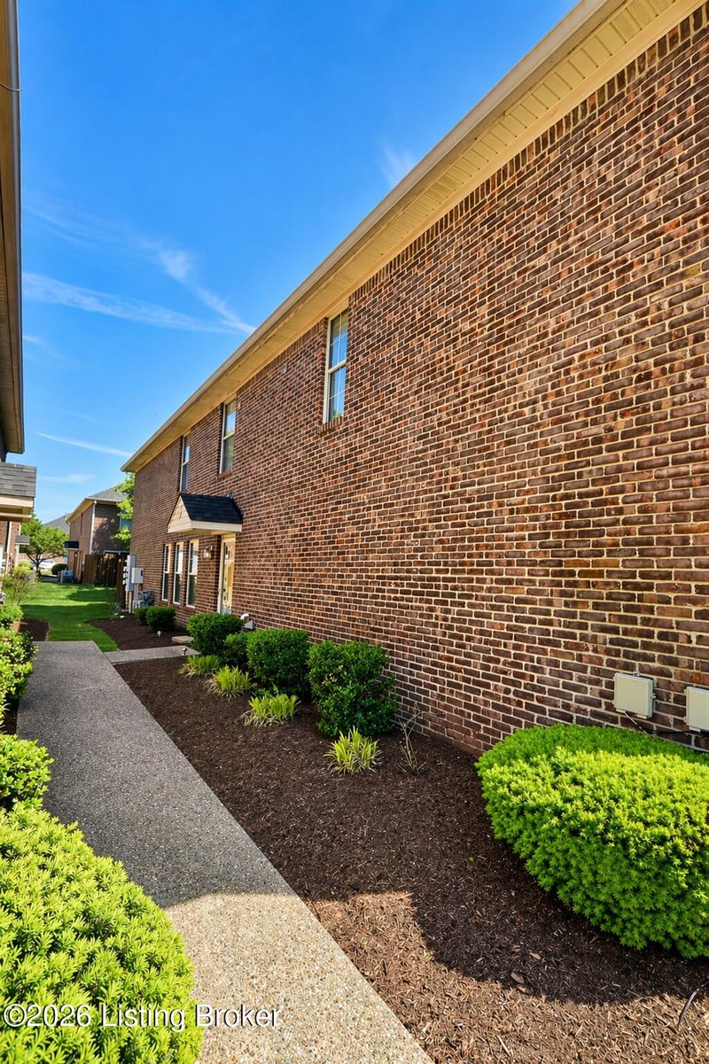 8601 Grand Neptune Dr, Louisville, KY 40228