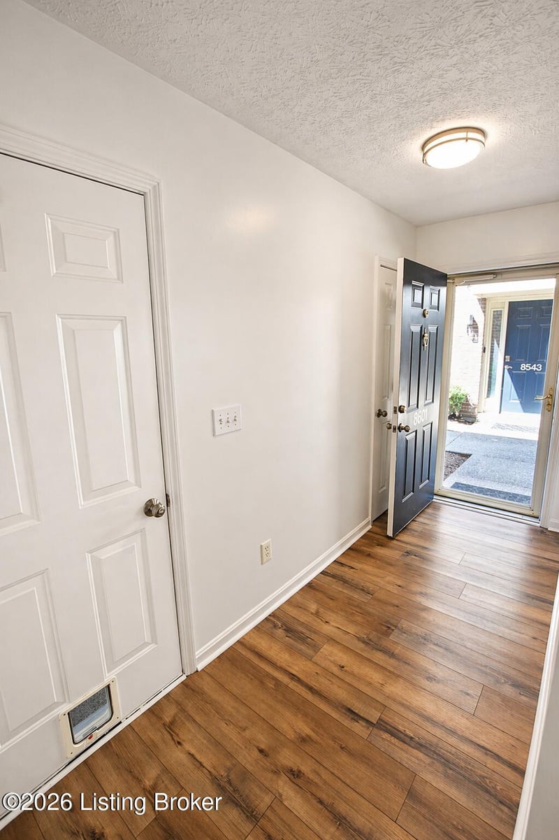 8601 Grand Neptune Dr, Louisville, KY 40228