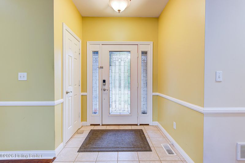 8602 Hudson Ln, Louisville, KY 40291