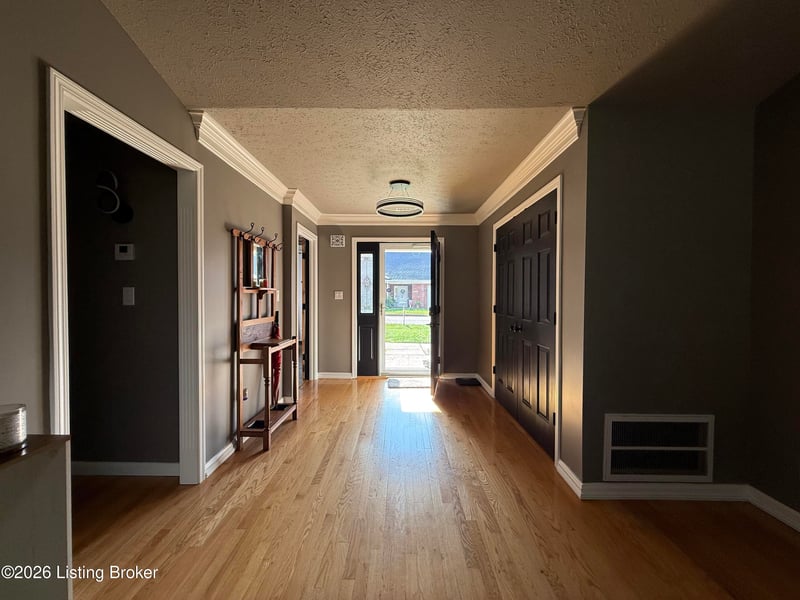 8605 Mill Spring Pl, Louisville, KY 40228