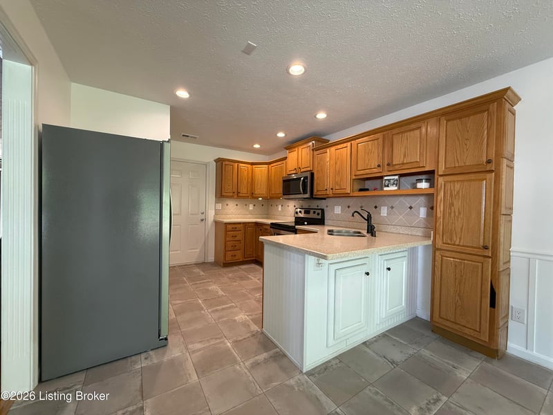 8605 Mill Spring Pl, Louisville, KY 40228
