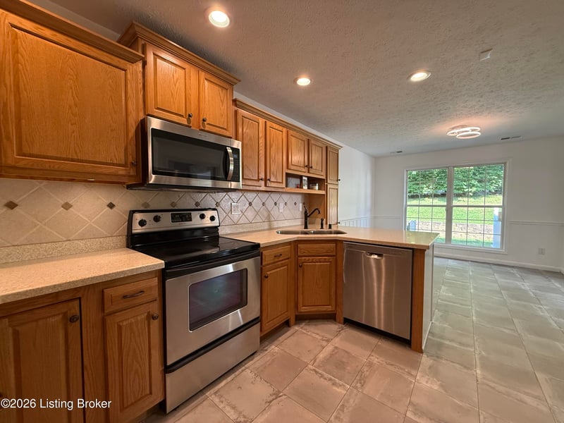 8605 Mill Spring Pl, Louisville, KY 40228