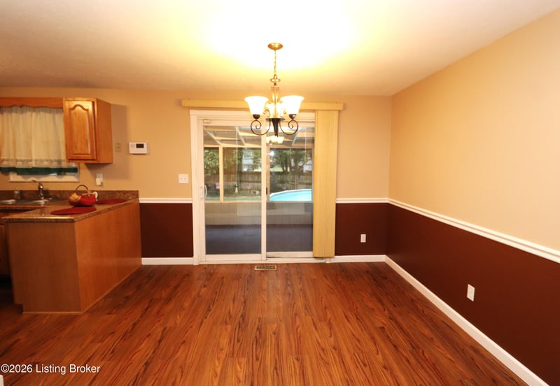 8605 Montrie Ct, Louisville, KY 40219