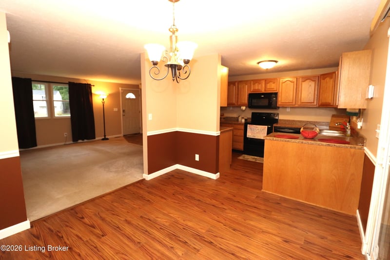 8605 Montrie Ct, Louisville, KY 40219