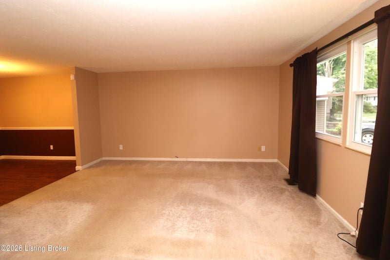 8605 Montrie Ct, Louisville, KY 40219