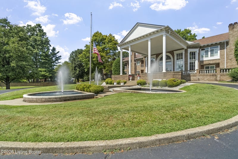 8605 Shelbyville Rd #127, Louisville, KY 40222