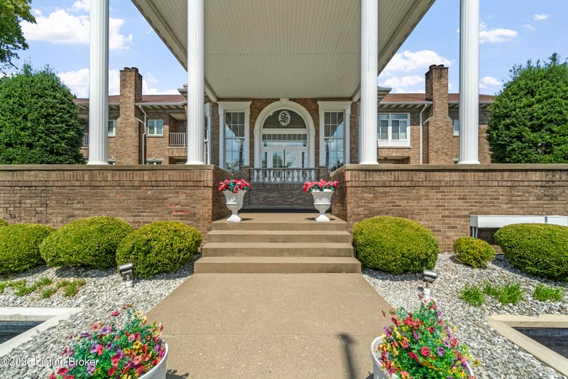 8605 Shelbyville Rd #127, Louisville, KY 40222