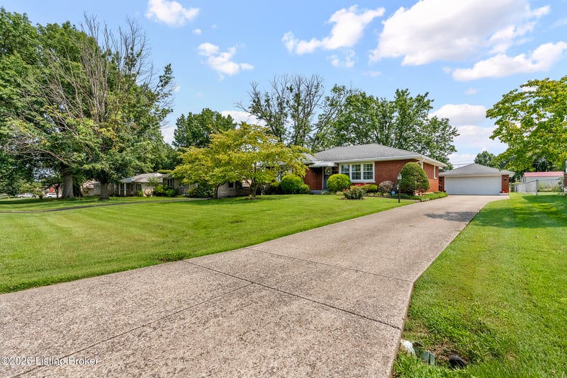 8605 Smithton Rd, Louisville, KY 40219
