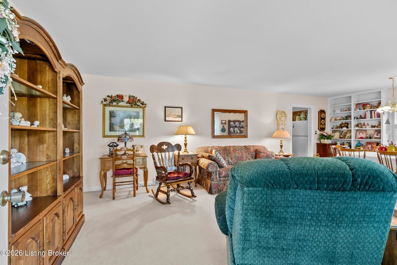 8605 Smithton Rd, Louisville, KY 40219