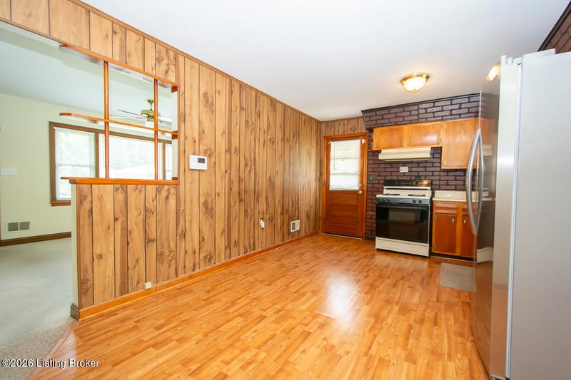 8606 Denise Dr, Louisville, KY 40219
