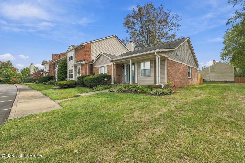 8606 Locust Ct, Louisville, KY 40242