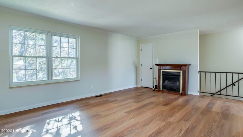 8615 Locust Ct, Louisville, KY 40242
