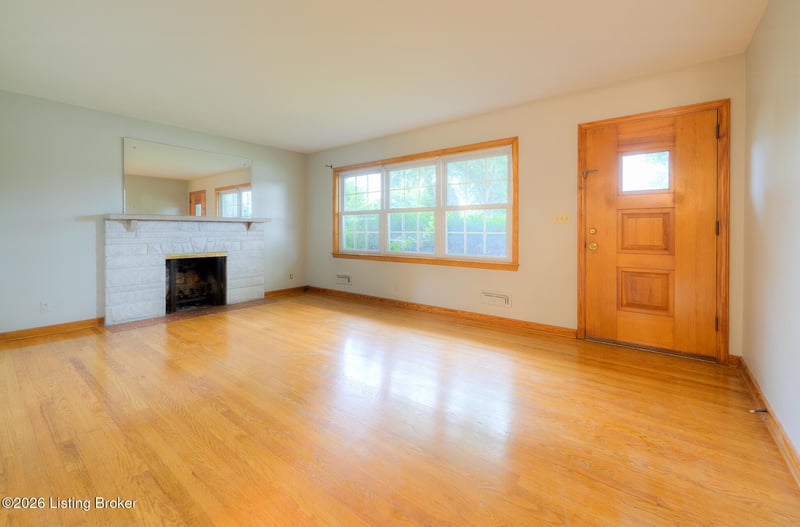 8617 Eula Rd, Louisville, KY 40219