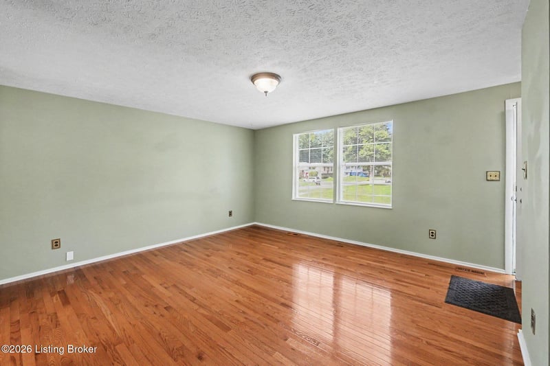 8617 Montrie Ct, Louisville, KY 40219