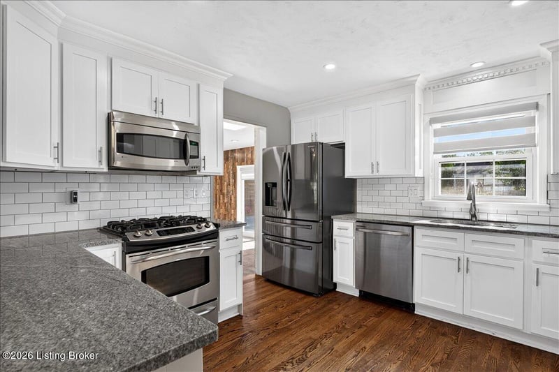 8618 Whipps Bend Rd, Louisville, KY 40222