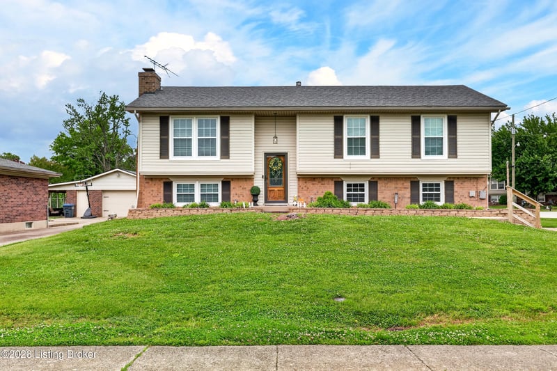 8619 Michael Ray Dr, Louisville, KY 40219
