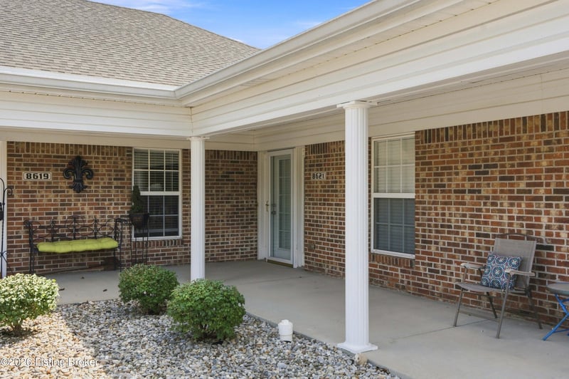 8621 Applegate Village Dr, Louisville, KY 40219