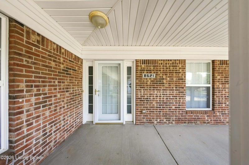 8621 Applegate Village Dr, Louisville, KY 40219