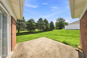 8621 Applegate Village Dr, Louisville, KY 40219