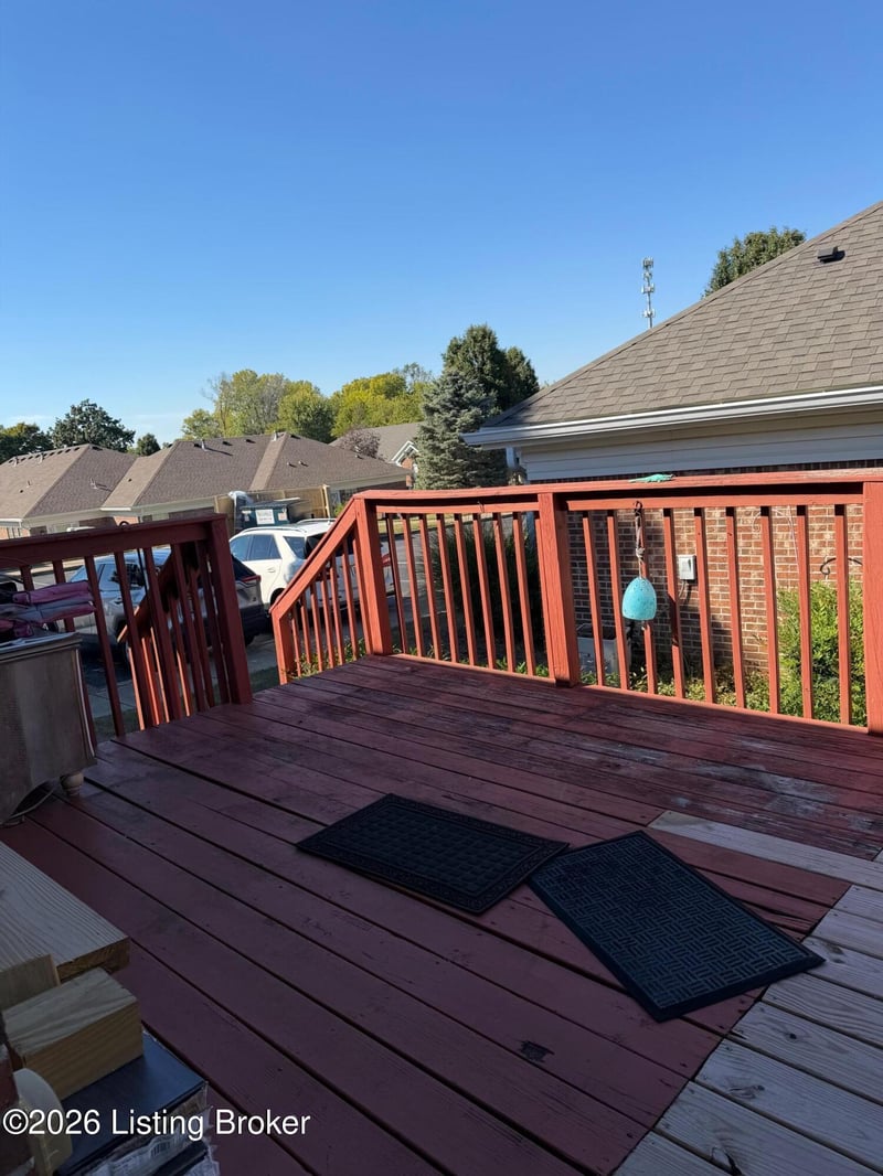 8625 Applegate Village Dr, Louisville, KY 40219