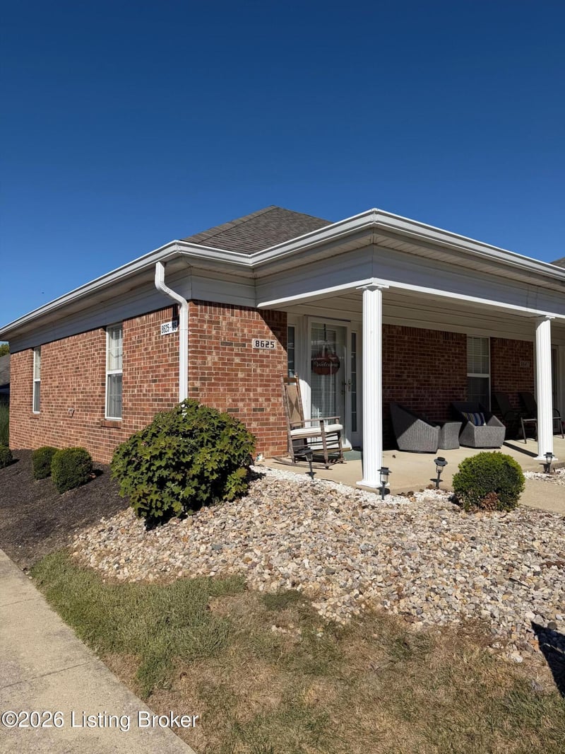 8625 Applegate Village Dr, Louisville, KY 40219