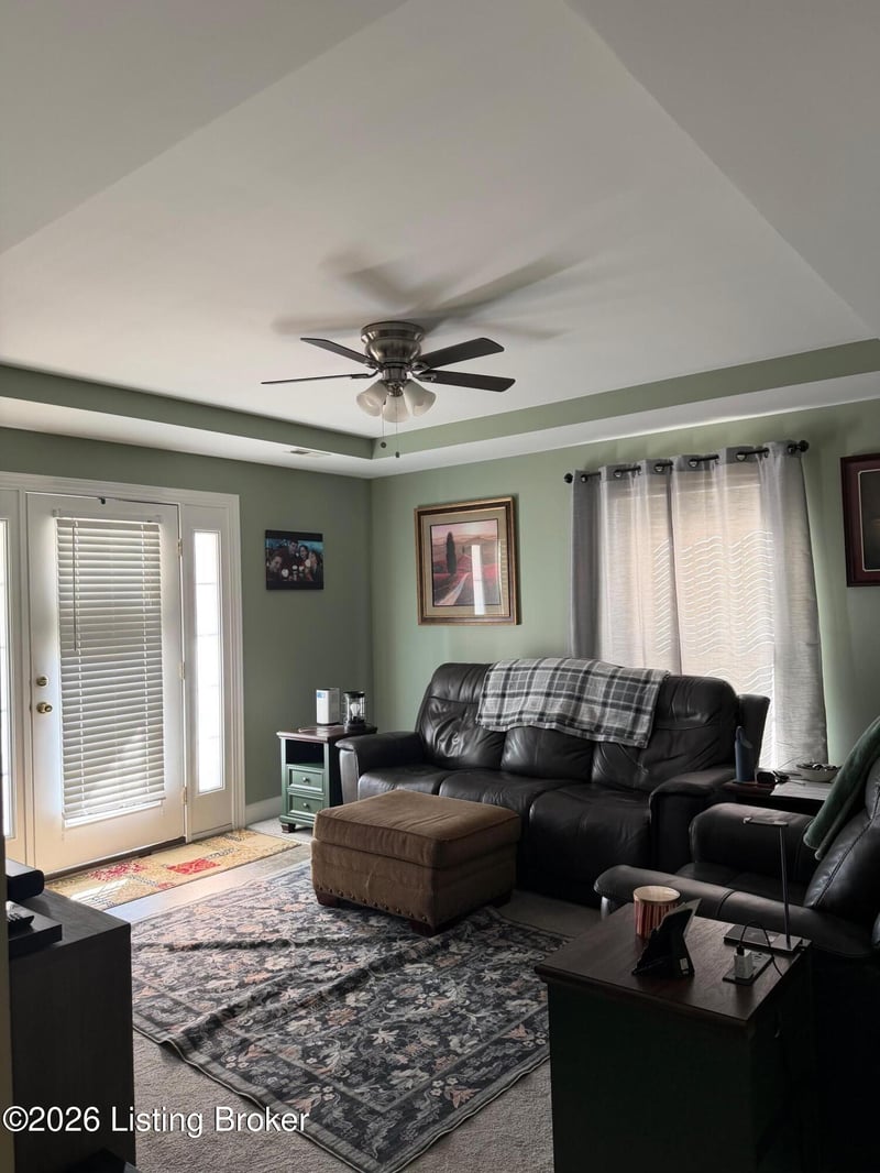 8625 Applegate Village Dr, Louisville, KY 40219