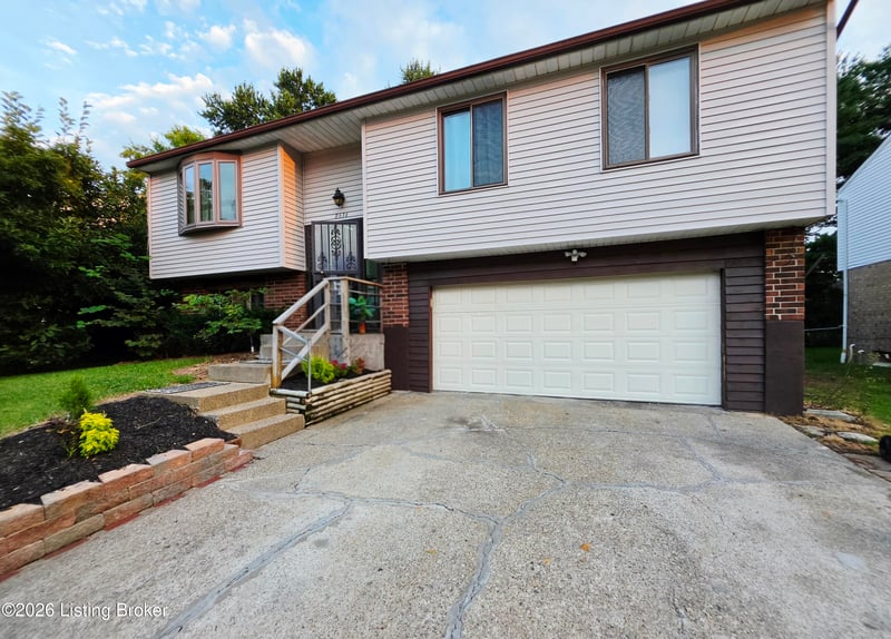 8636 Running Fox Cir, Louisville, KY 40291