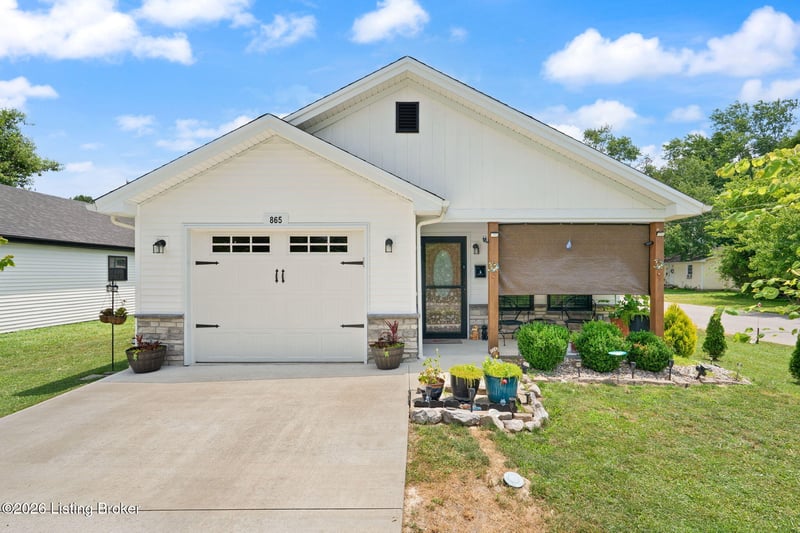 865 S Main St, Scottsburg, IN 47170