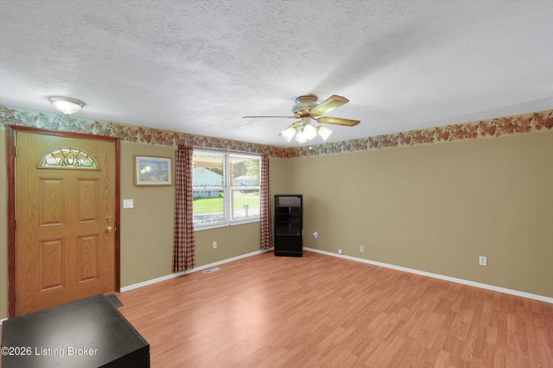 8702 Bost Ln, Louisville, KY 40219